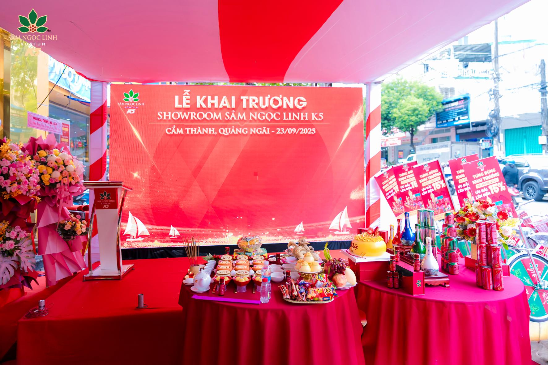 Không gian bên ngoài showroom Quảng Ngãi.