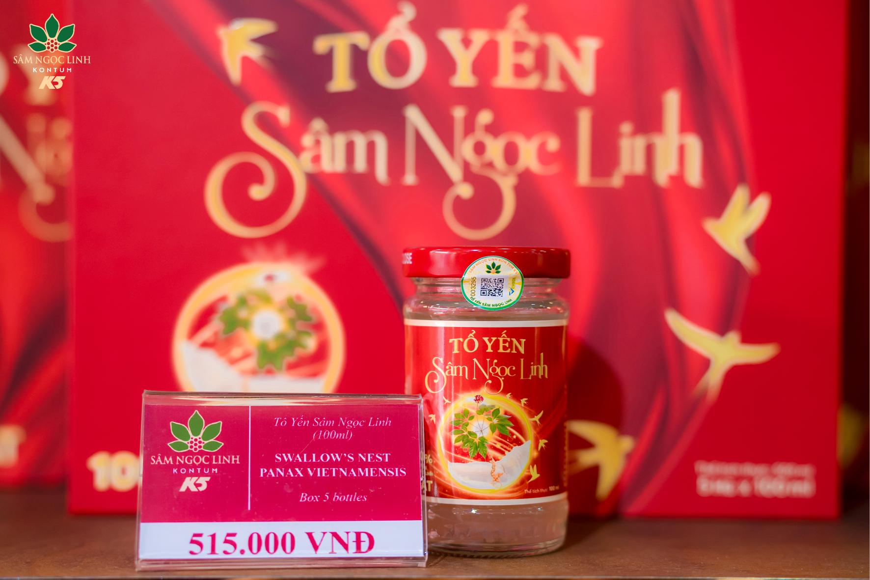 Các sản phẩm được trưng bày bên trong showroom.