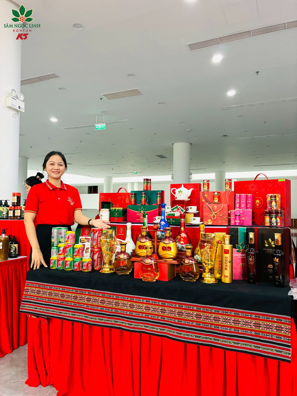  Các chế phẩm Sâm Ngọc Linh được trưng bày tại gian hàng K5.